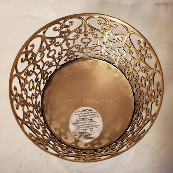 Bath & Body Works Heart 3-Wick Pedestal Candle Holder Sleeve - Picture 3 of 4